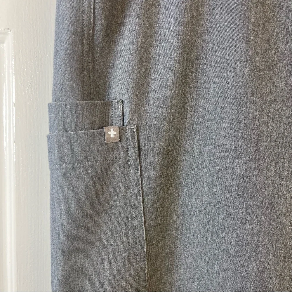 FIGS Technical Scrub Pants‎ Mens Medium Gray Cargo T2001 O16
